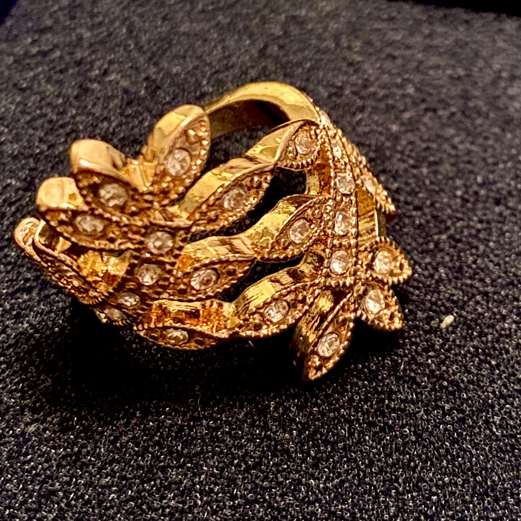 Gorgeous Leafy Ring